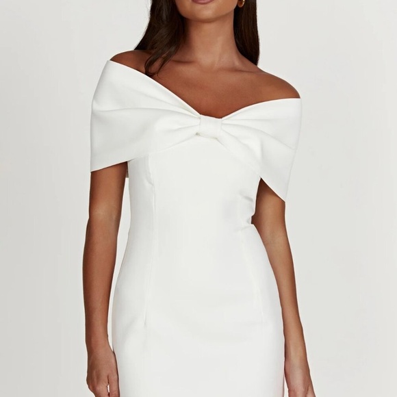 Meshki Best seller Gwyneth Off Shoulder Bow Mini Dress - White- Large - Picture 3 of 9